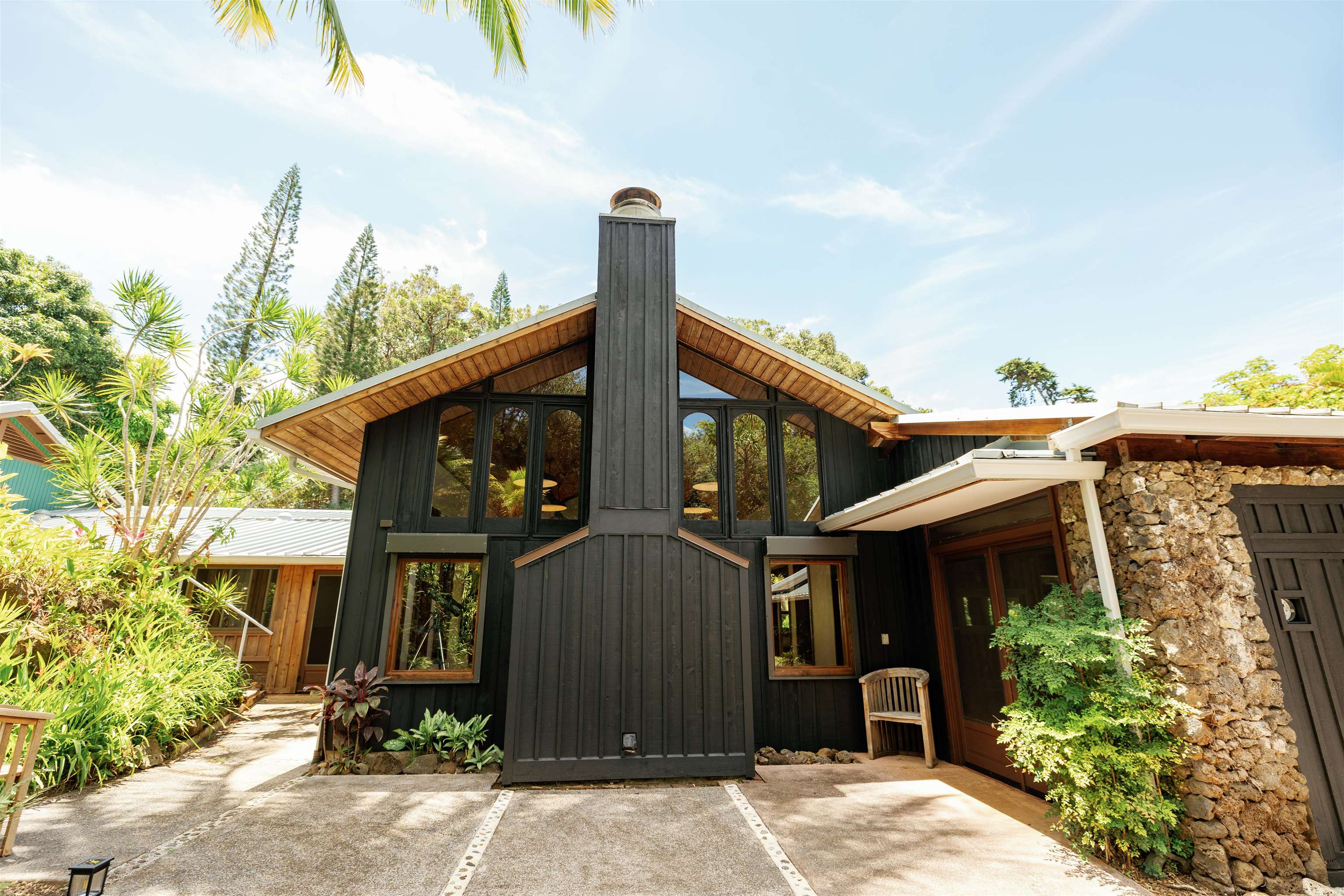 1055 Kaupakalua Rd