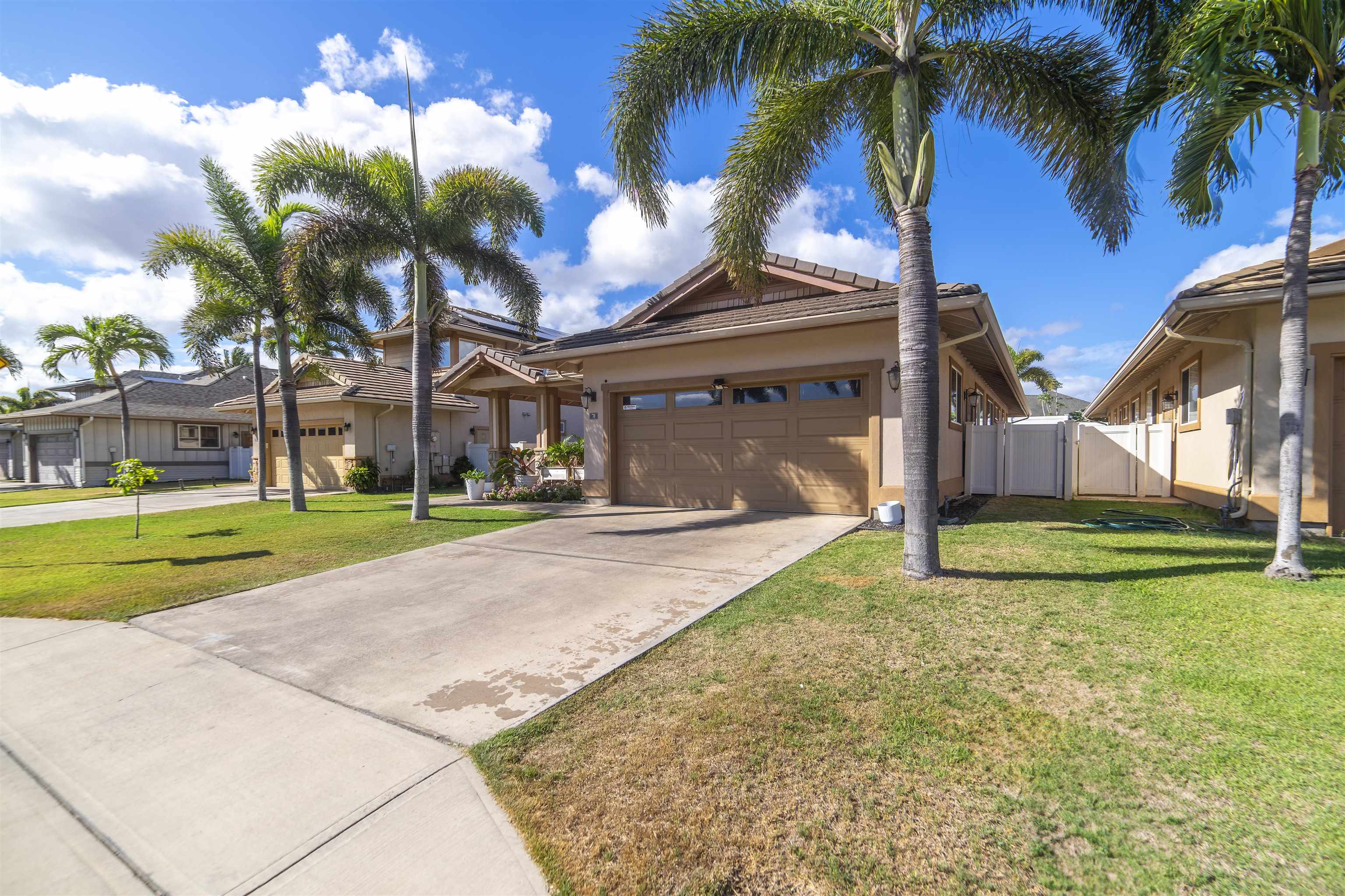 70 Hoku Puhipaka St