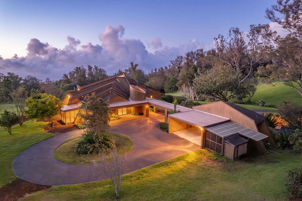 Photo of 2450 Piiholo Rd, Makawao, HI 96768 (MLS # 406081)