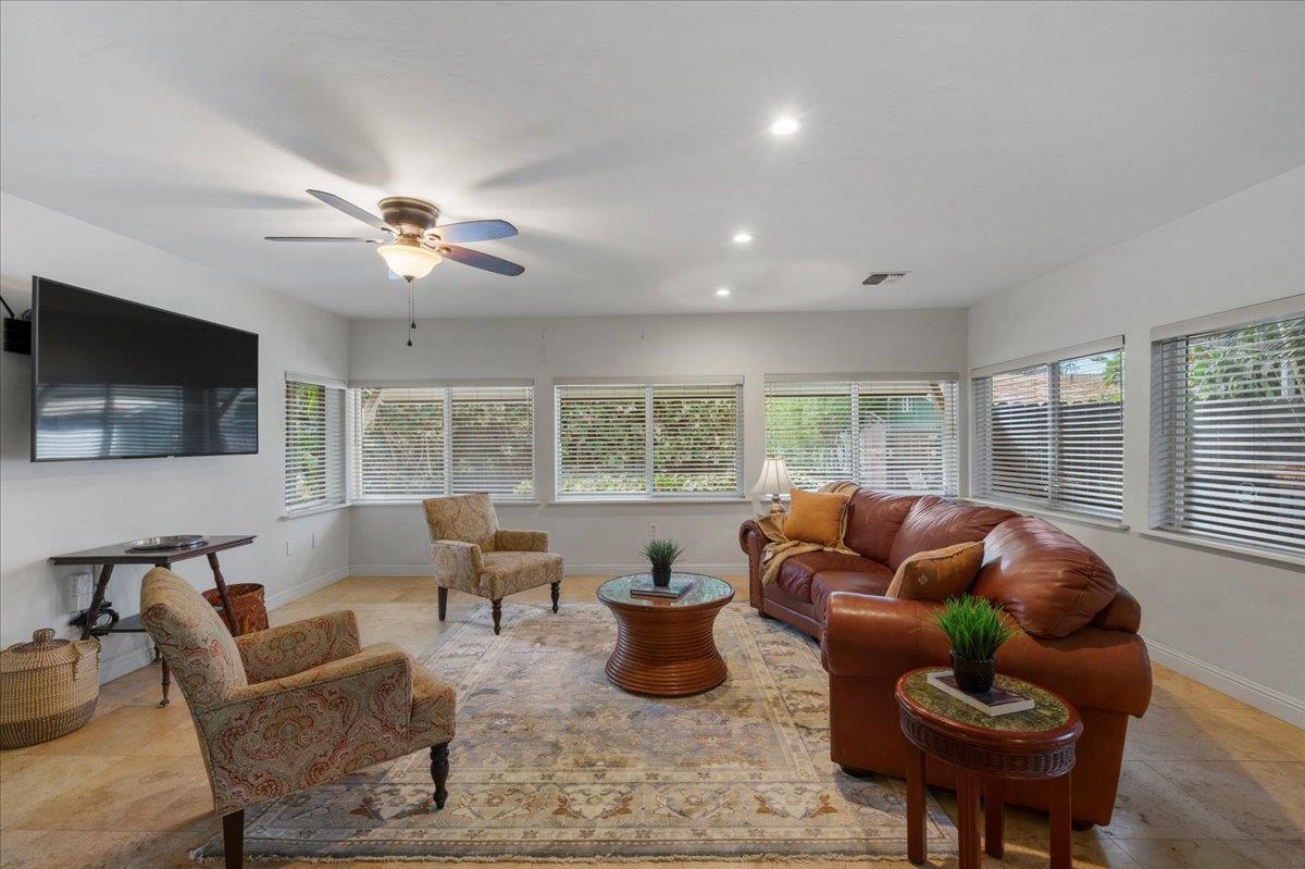 1097 Ewa Pl