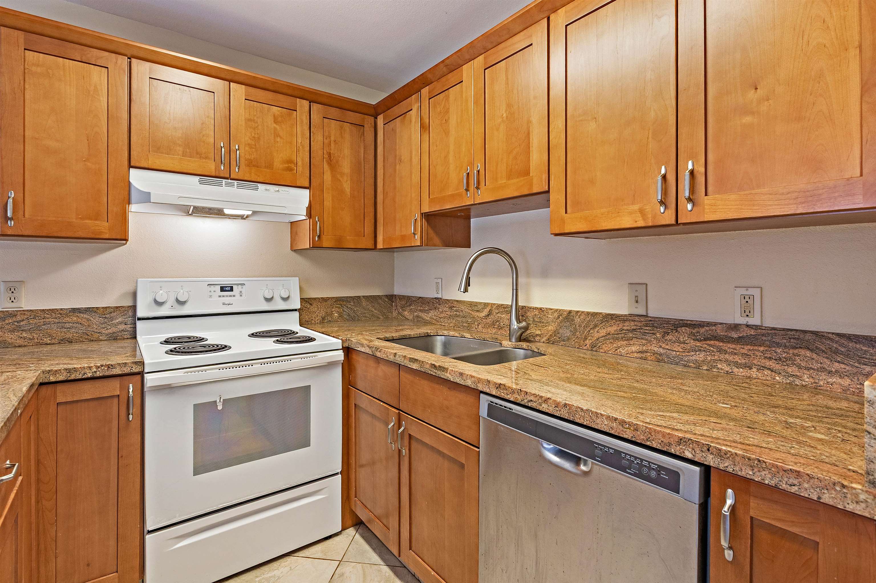 3740 Lower Honoapiilani Rd D305