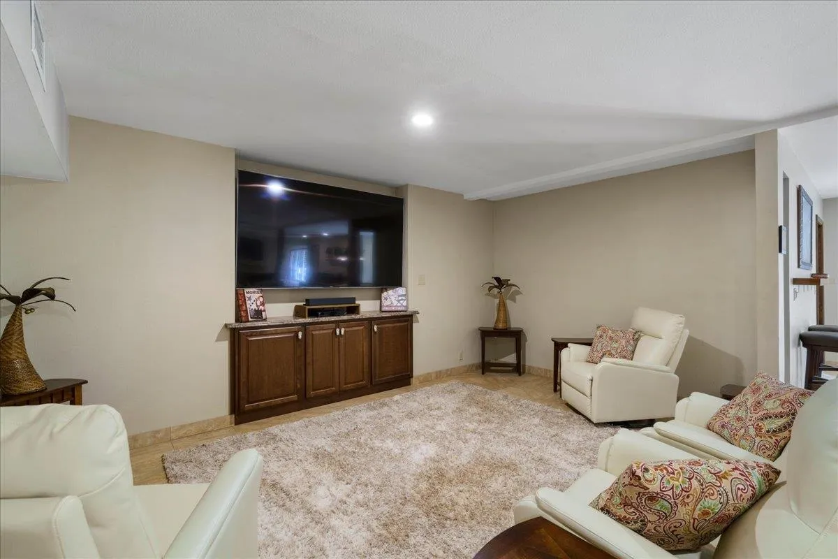 Kihei, Hawaii 96761, United States, 5 Bedrooms Bedrooms, ,4 BathroomsBathrooms,Residential,Pending,207723