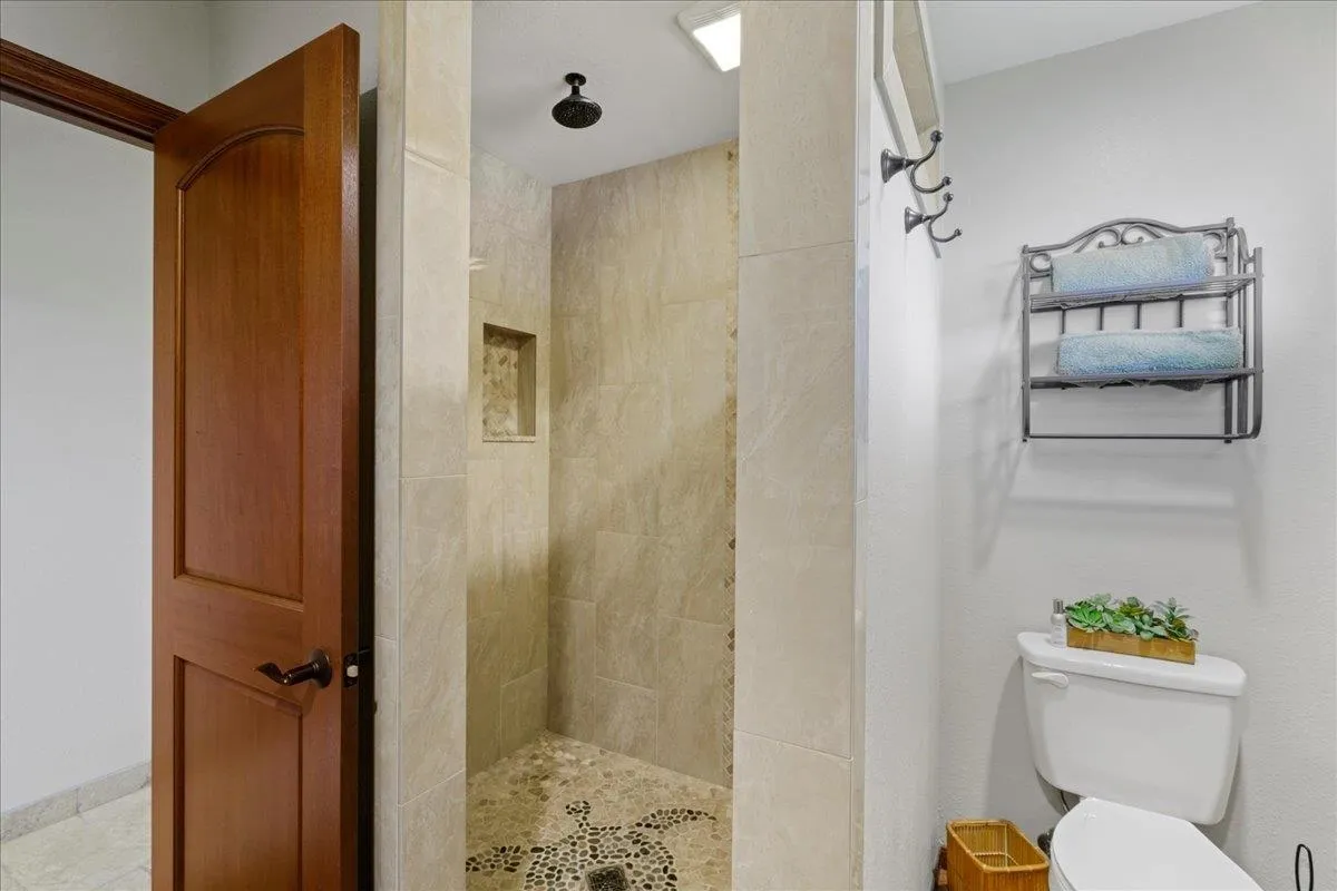 Kihei, Hawaii 96761, United States, 5 Bedrooms Bedrooms, ,4 BathroomsBathrooms,Residential,Pending,207723