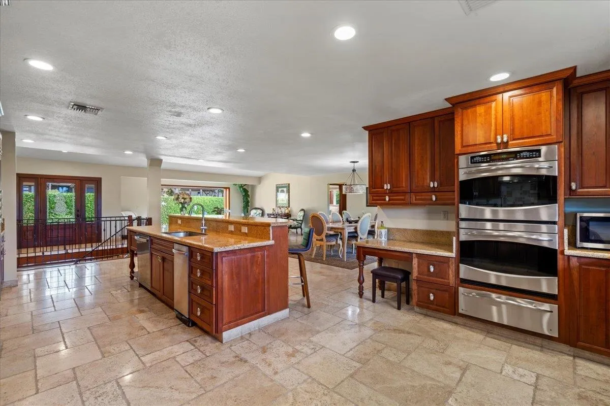 Kihei, Hawaii 96761, United States, 5 Bedrooms Bedrooms, ,4 BathroomsBathrooms,Residential,Pending,207723