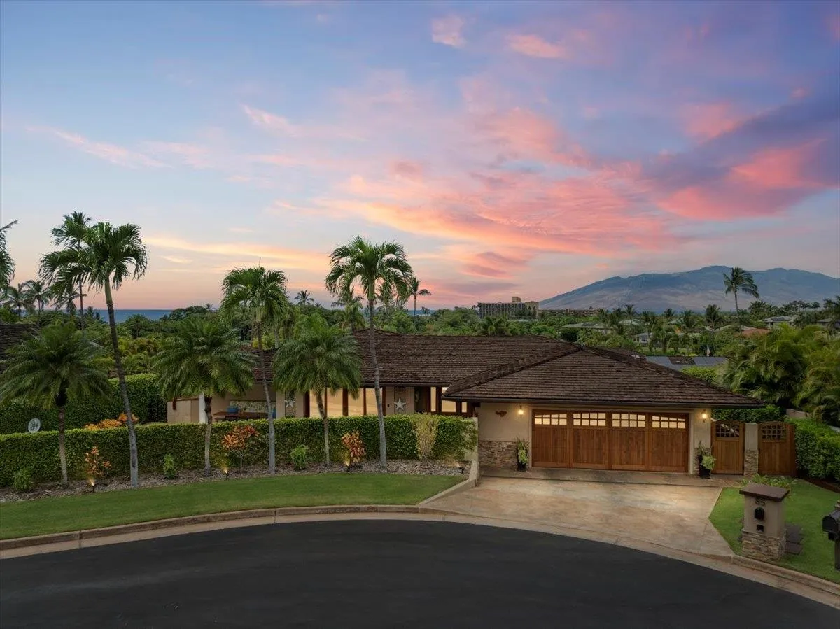 Kihei, Hawaii 96761, United States, 5 Bedrooms Bedrooms, ,4 BathroomsBathrooms,Residential,Pending,207723