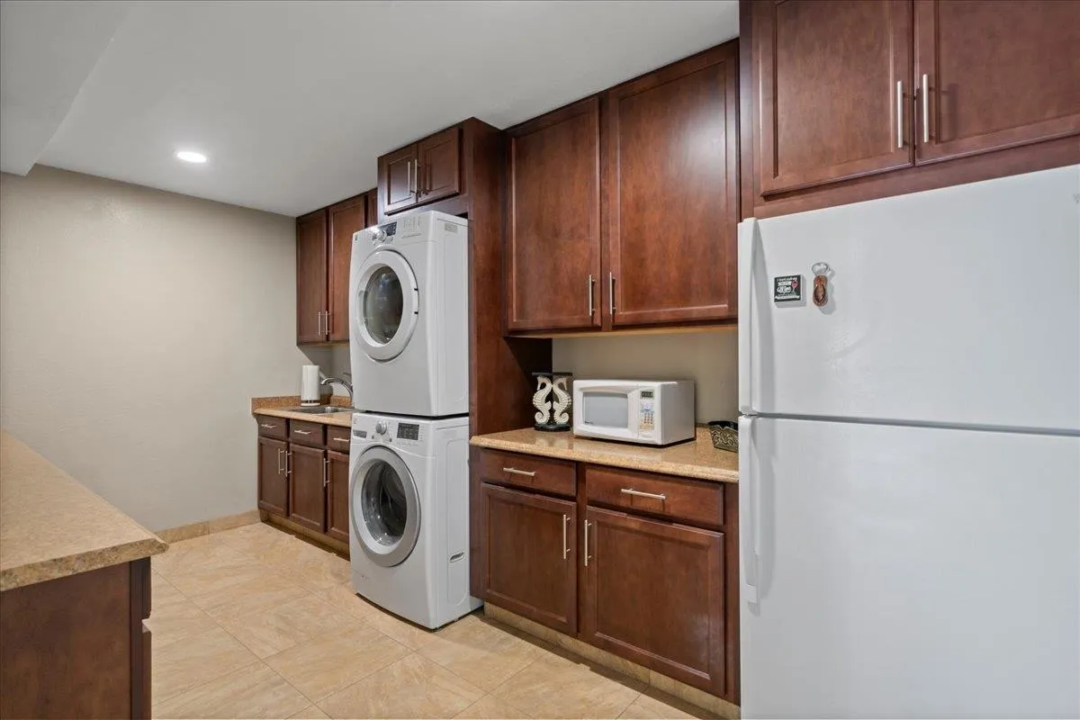 Kihei, Hawaii 96761, United States, 5 Bedrooms Bedrooms, ,4 BathroomsBathrooms,Residential,Pending,207723