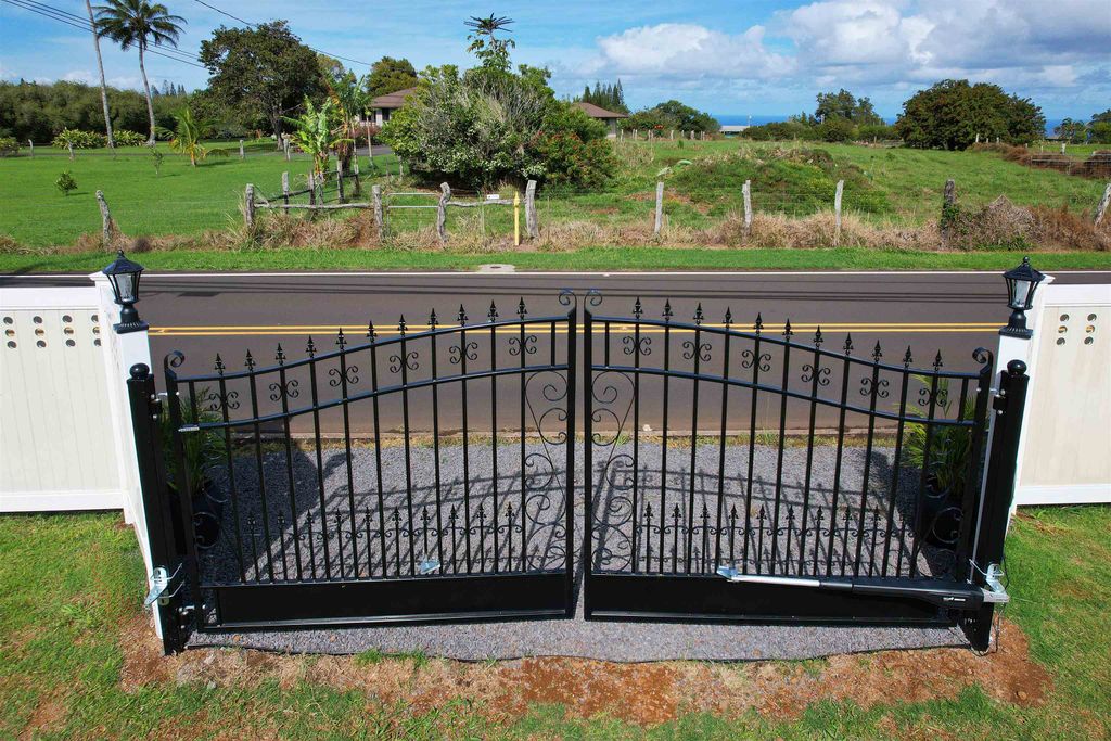 Photo of 1525 Kaupakalua Rd, Haiku, HI 96708 (MLS # 407650)