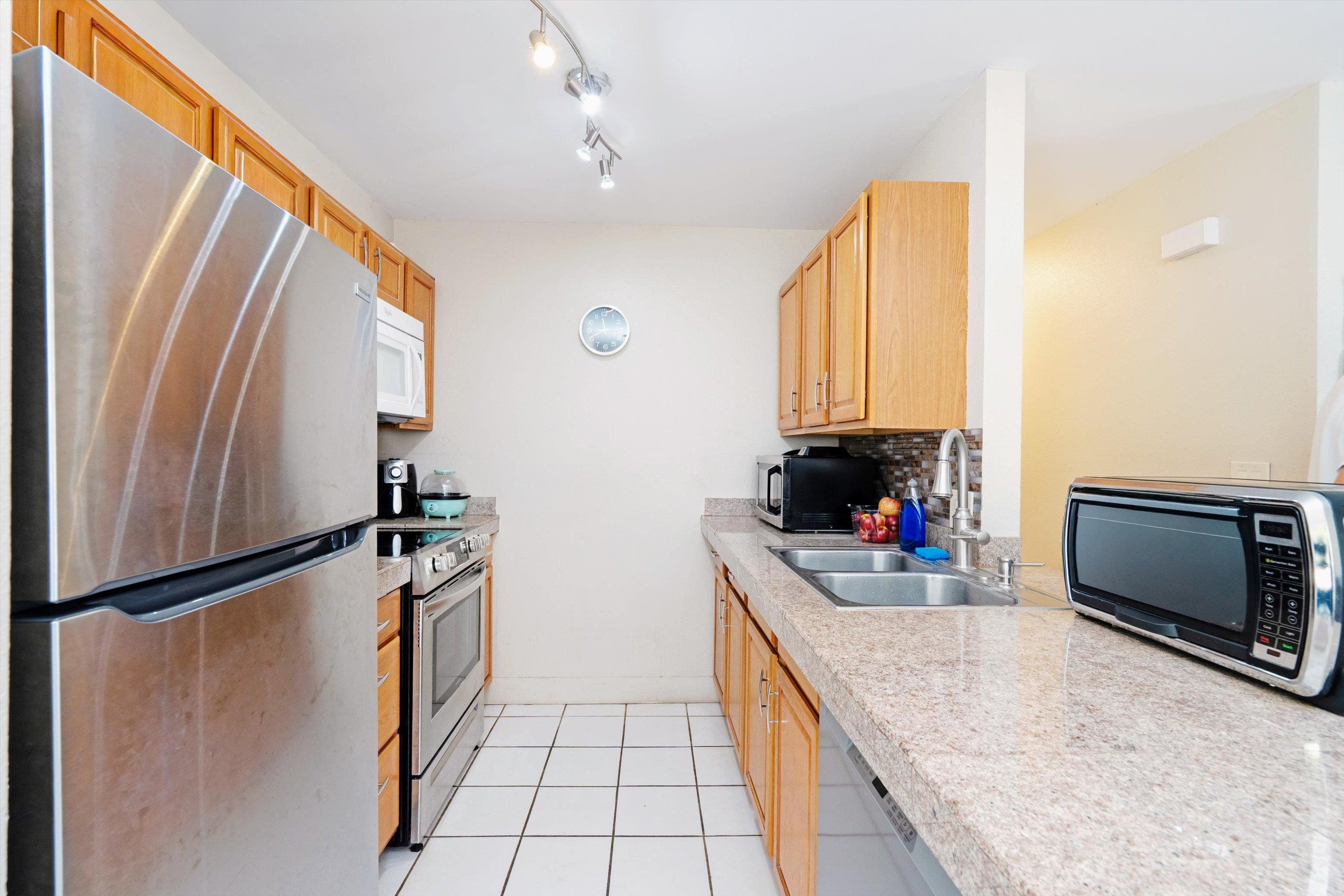 140 Uwapo Rd 19-105