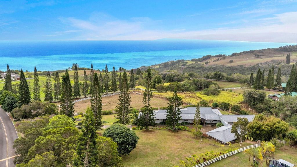 Photo of 39 Lahaole Pl #14, Wailuku, HI 96793 (MLS # 407886)