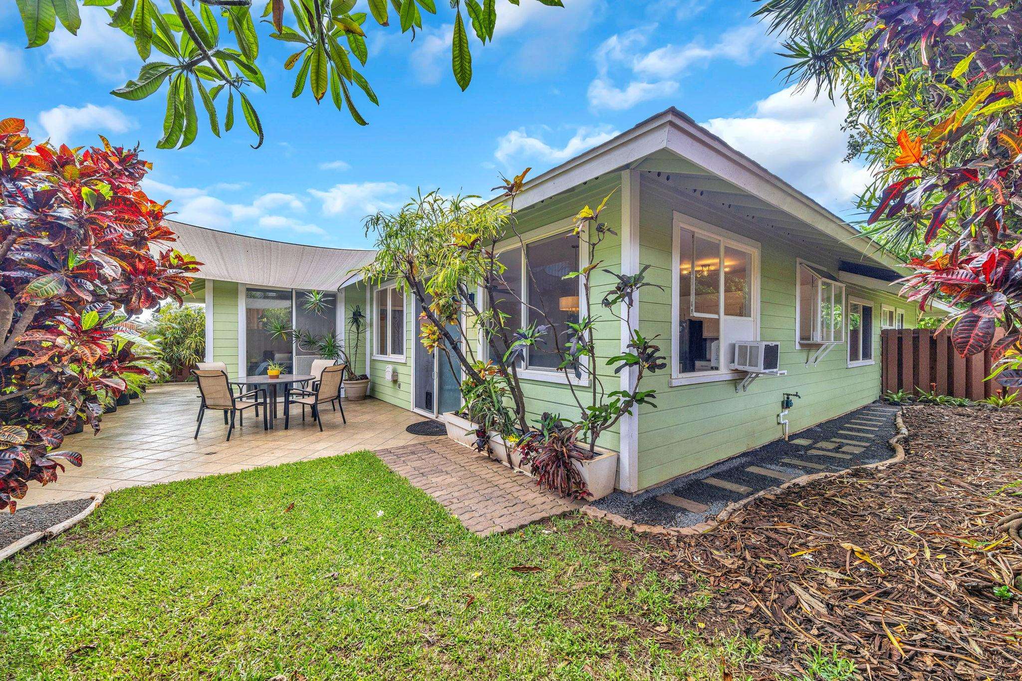 192 Poniu Cir