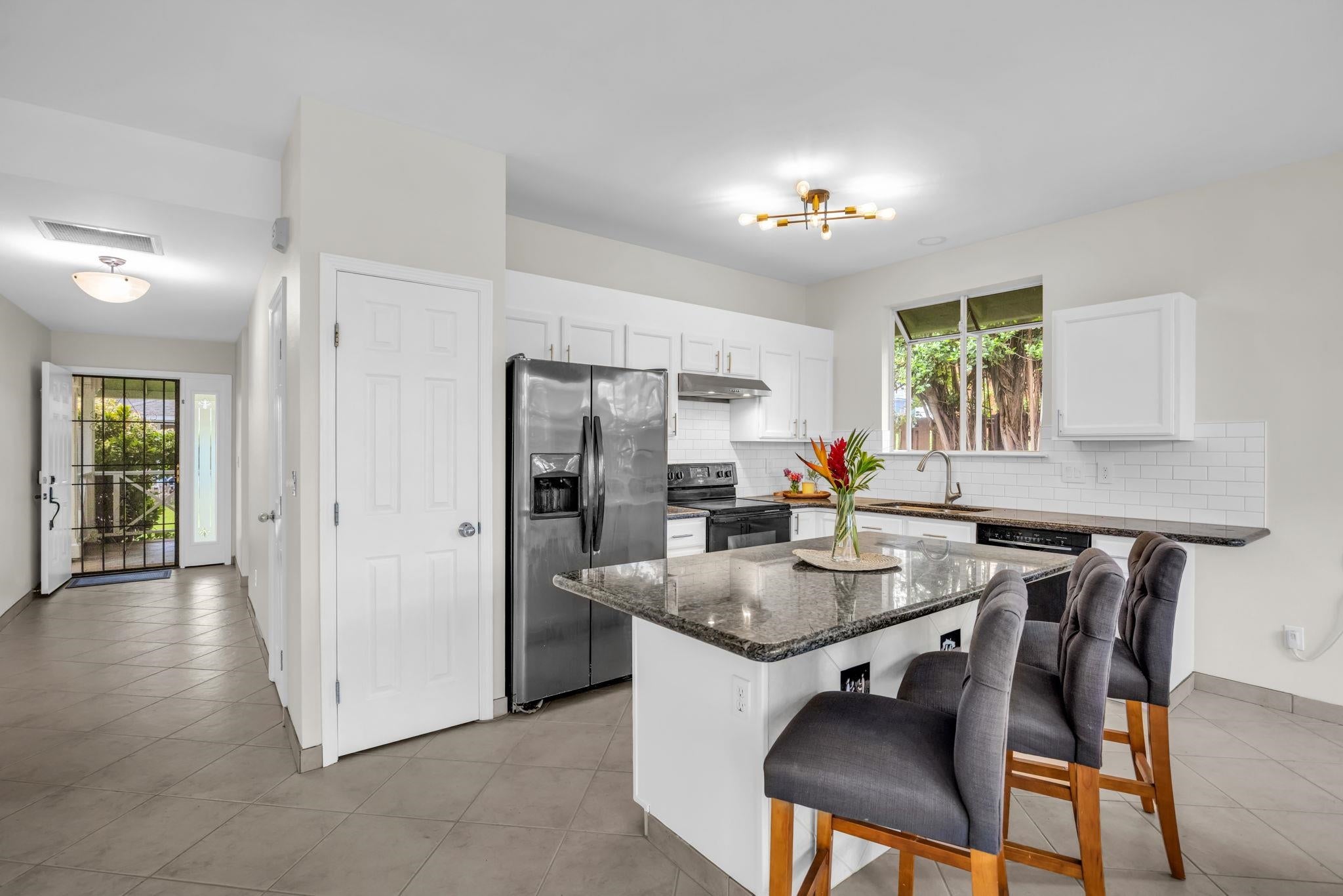 192 Poniu Cir