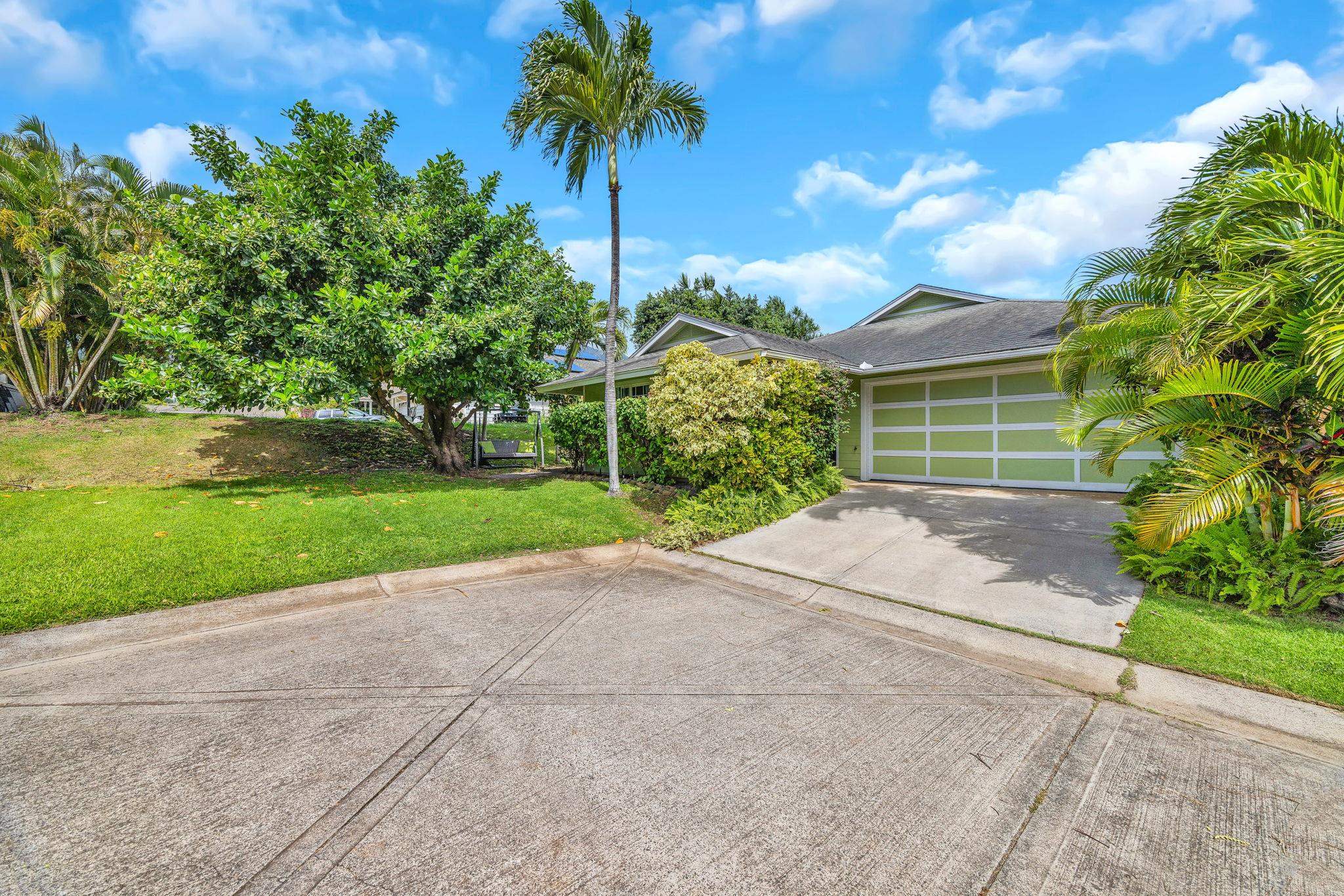192 Poniu Cir