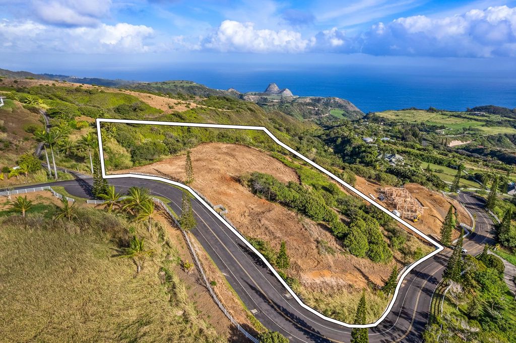 Photo of 42 Hulumanu Pl #MCR 28, Wailuku, HI 96793 (MLS # 400828)