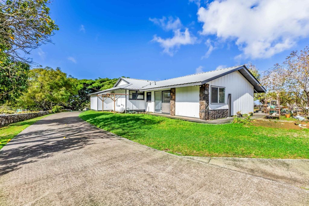 Photo of 3101 Kailiili Rd, Haiku, HI 96708 (MLS # 408129)