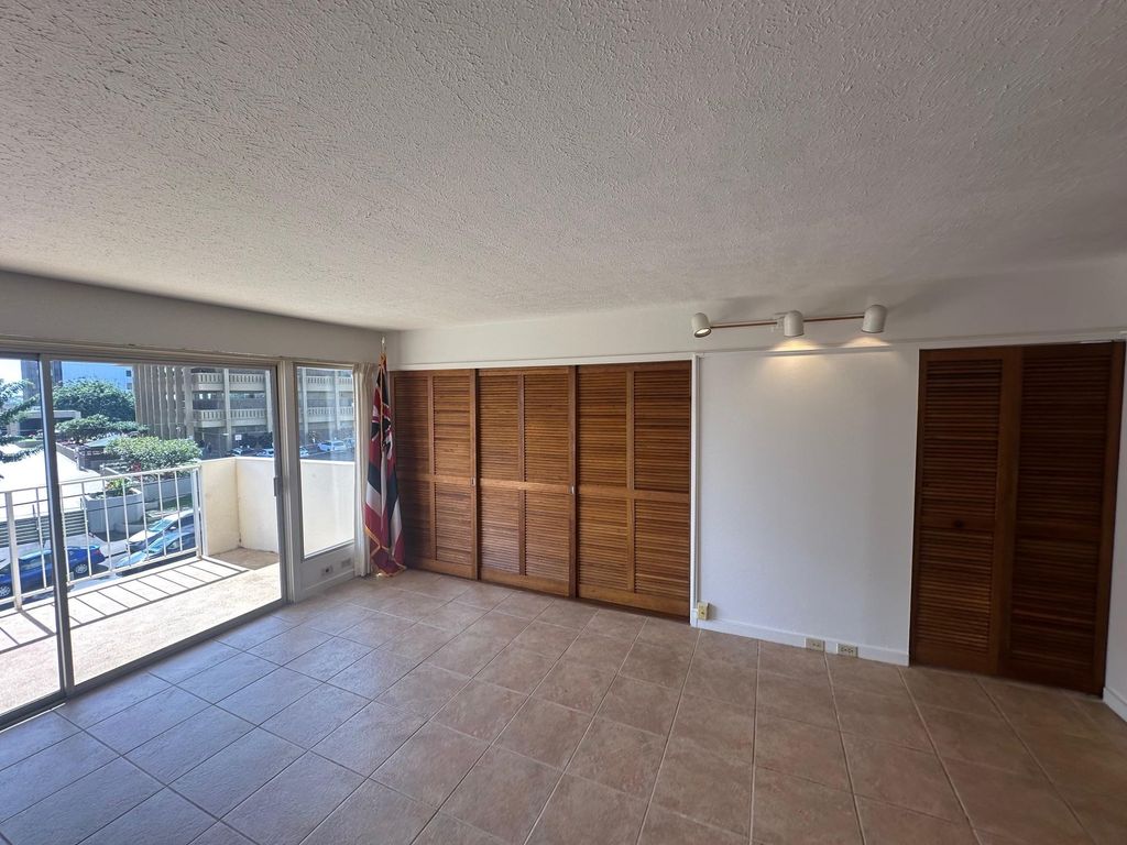 Photo of 2158 Main St #305, Wailuku, HI 96793 (MLS # 408004)