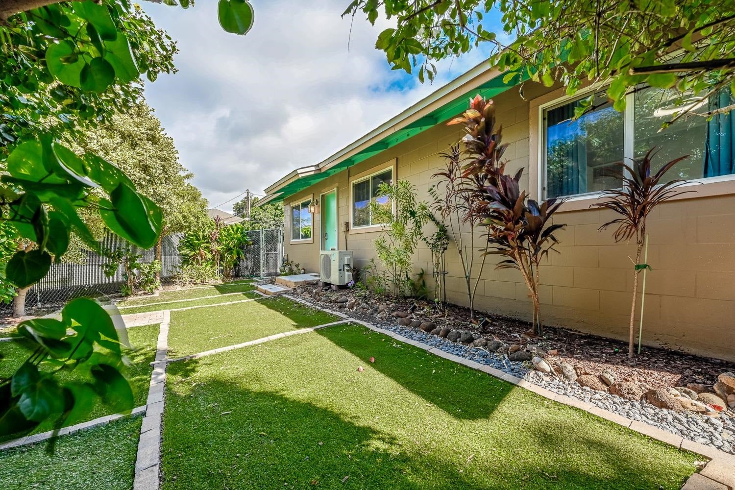 321 Kenolio Rd