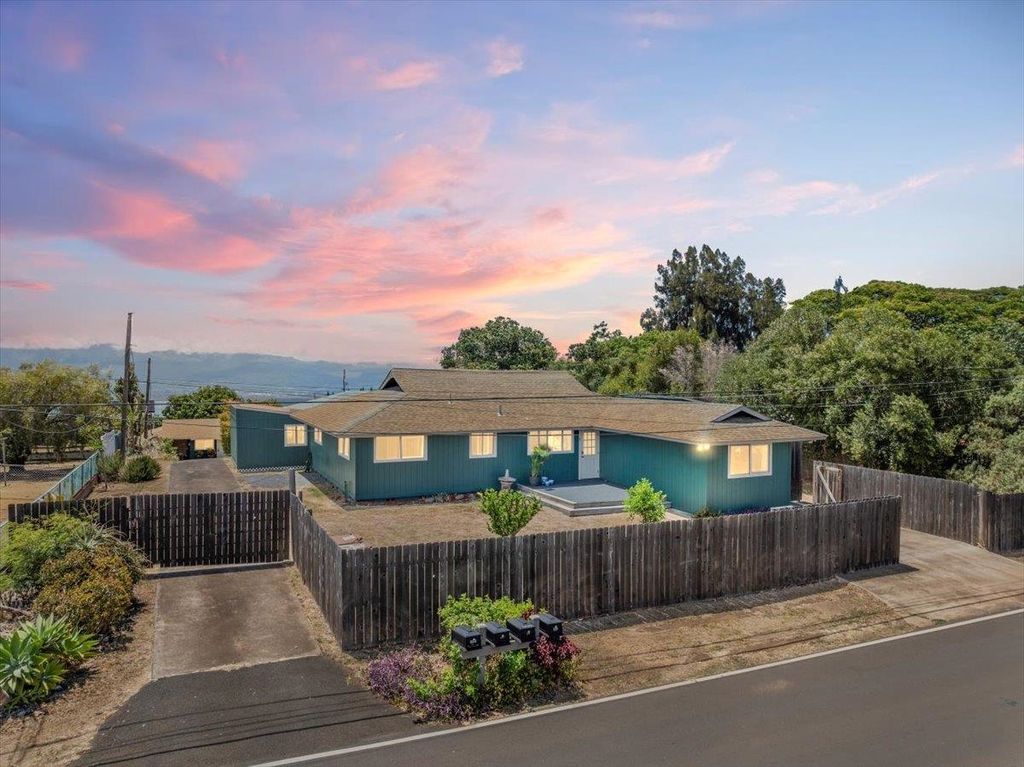 Photo of 190 Aliiolani St, Pukalani, HI 96768 (MLS # 406725)