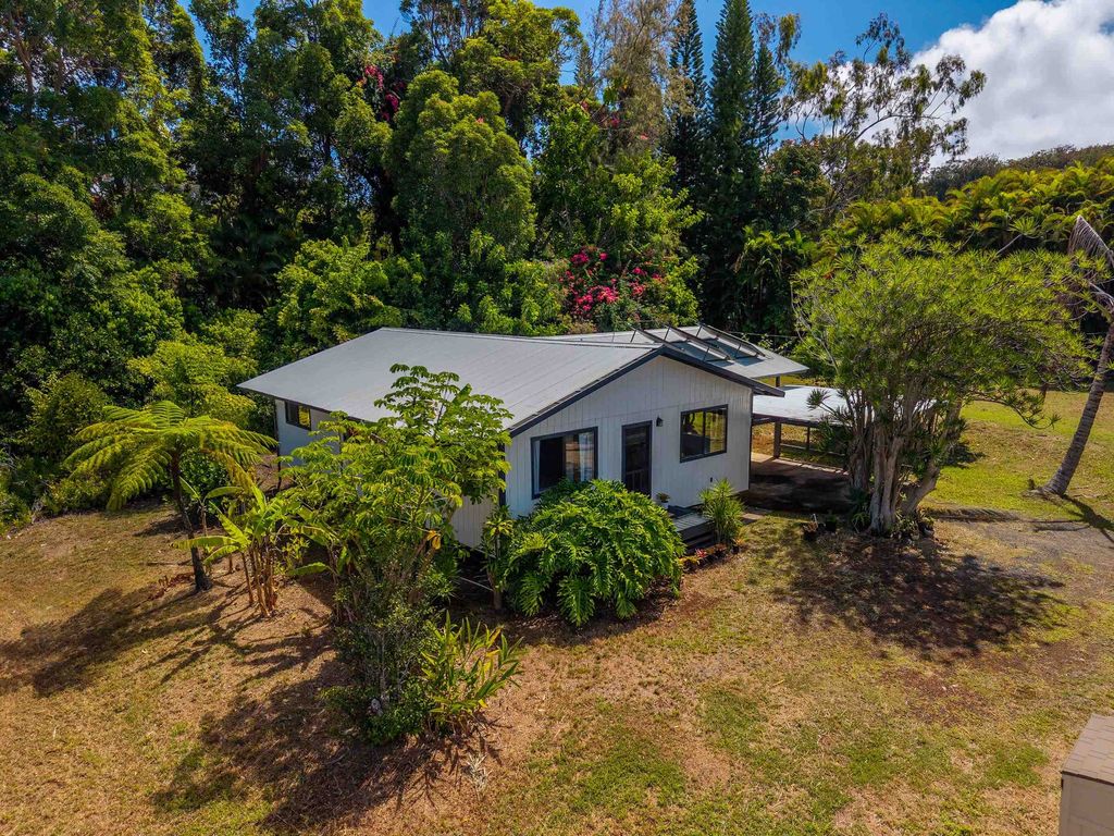 Photo of 81 Kapuai Rd, Haiku, HI 96708 (MLS # 407425)