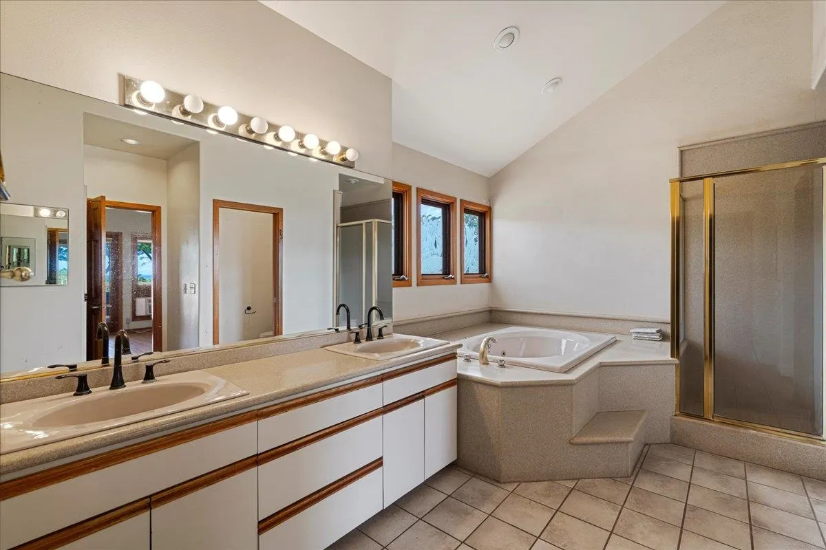 Lahaina, Hawaii 96761, United States, 3 Bedrooms Bedrooms, ,4 BathroomsBathrooms,Residential,Active,222721