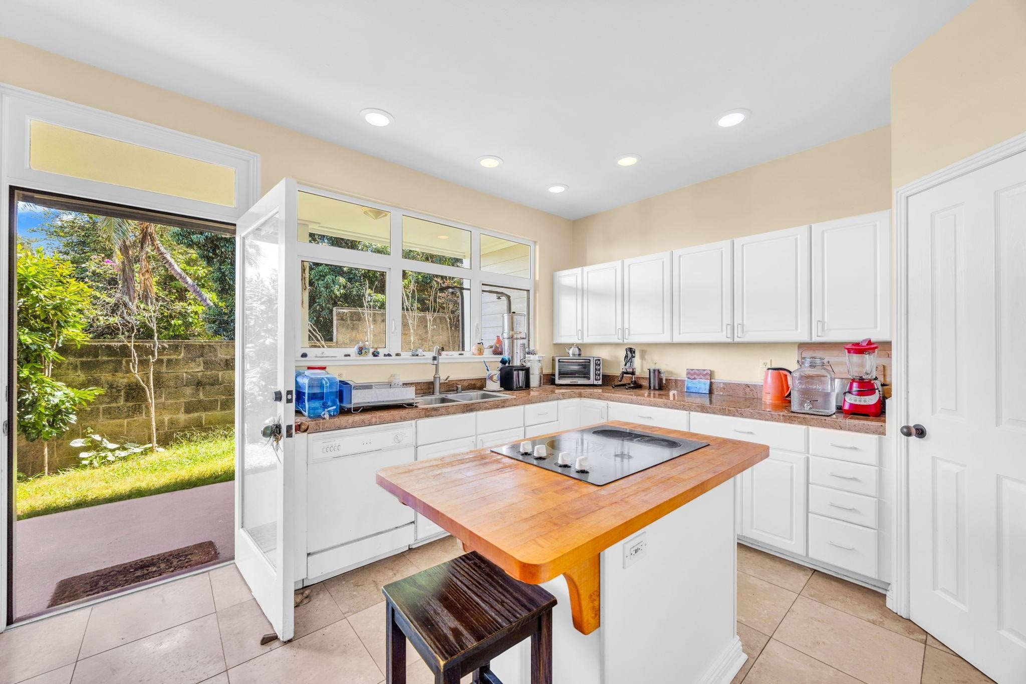71 Makawao Ave 3