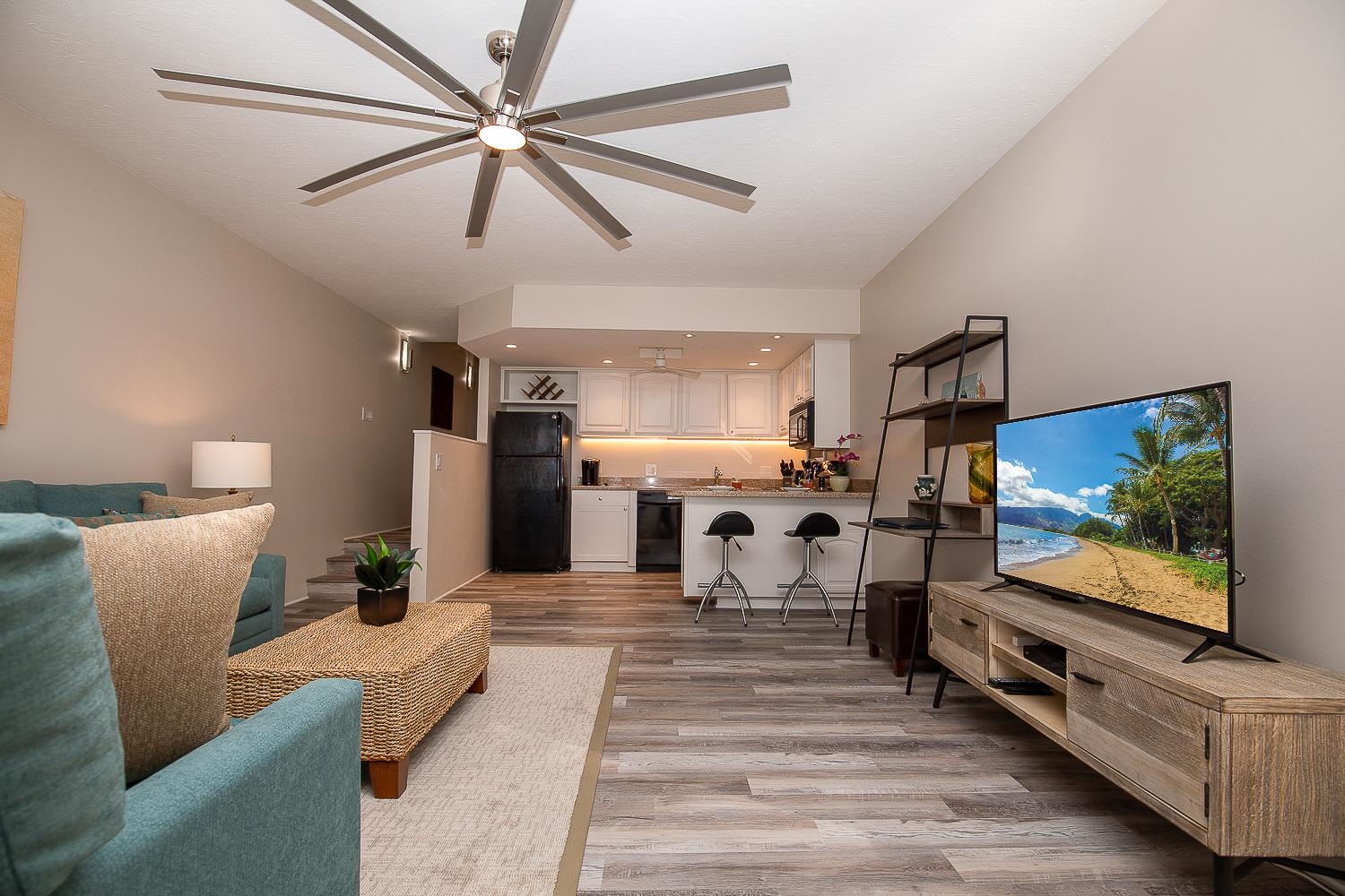 3875 Lower Honoapiilani Rd A207