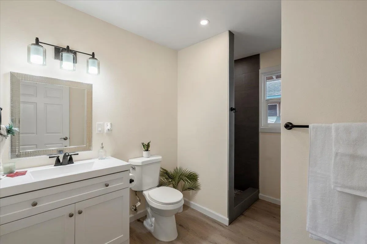 Wailuku, Hawaii 96793, United States, 3 Bedrooms Bedrooms, ,2 BathroomsBathrooms,Residential,Active,250997