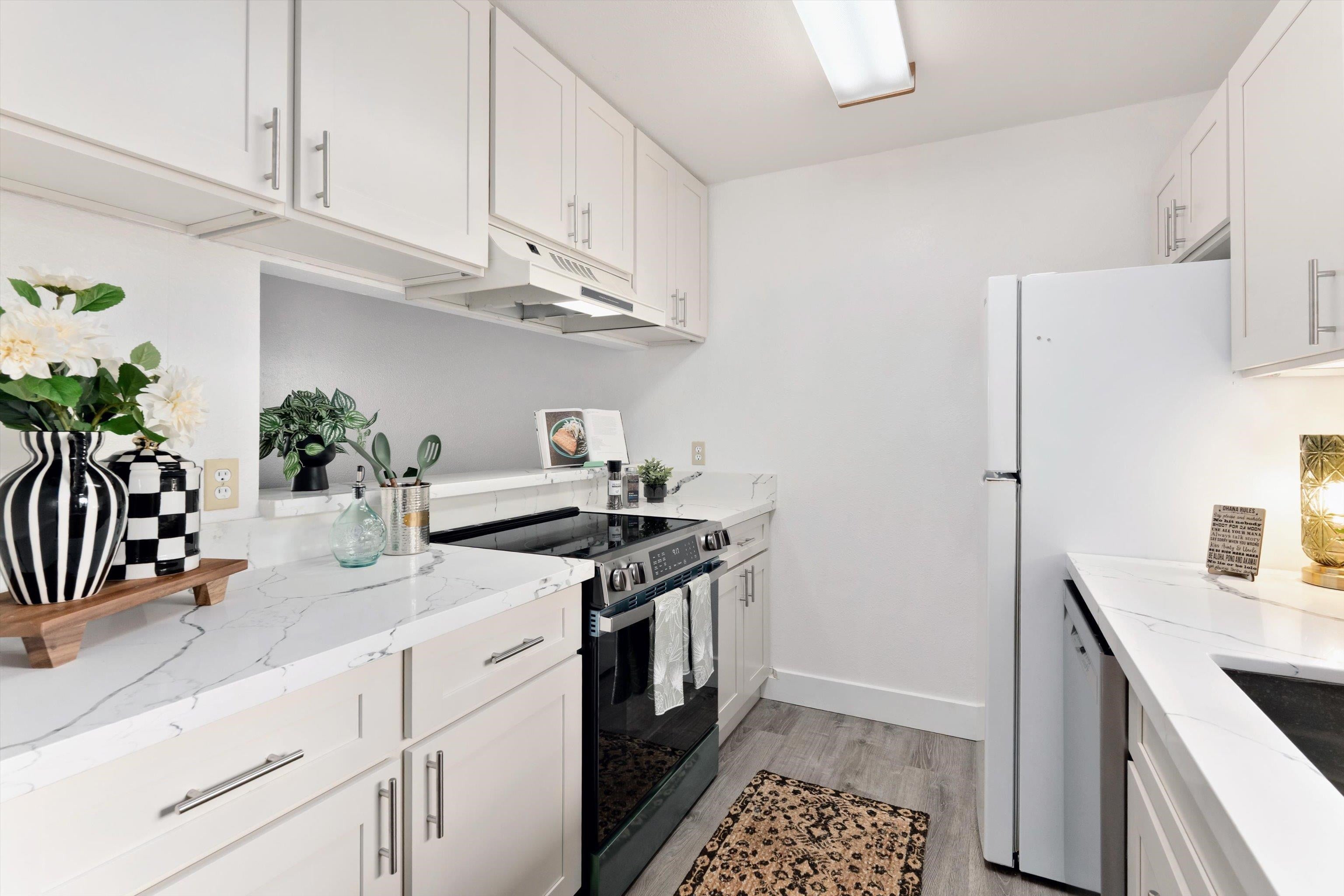160 Keonekai Rd 27-201