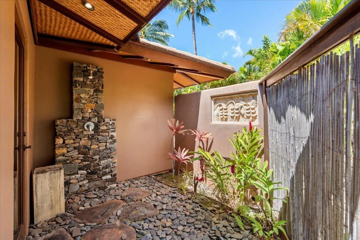Lahaina, Hawaii 96761, United States, 4 Bedrooms Bedrooms, ,5 BathroomsBathrooms,Residential,Active,100083