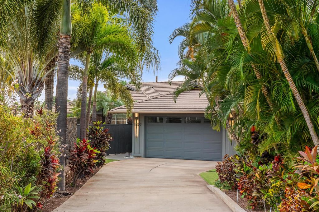 Photo of 20 Hoohale St, Kihei, HI 96753 (MLS # 408114)