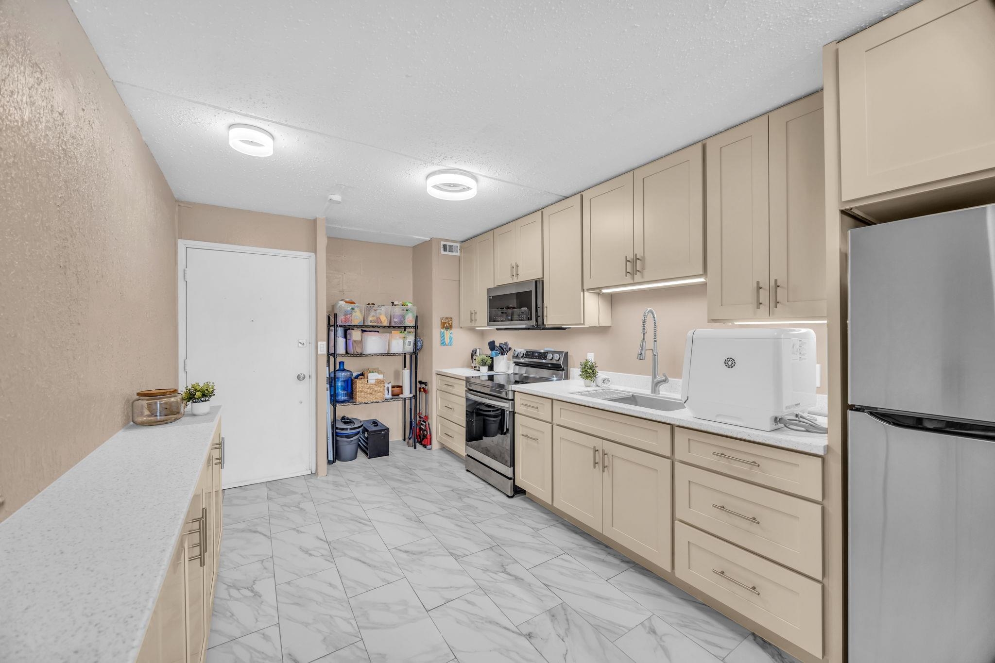 111 Kahului Beach Rd D-402