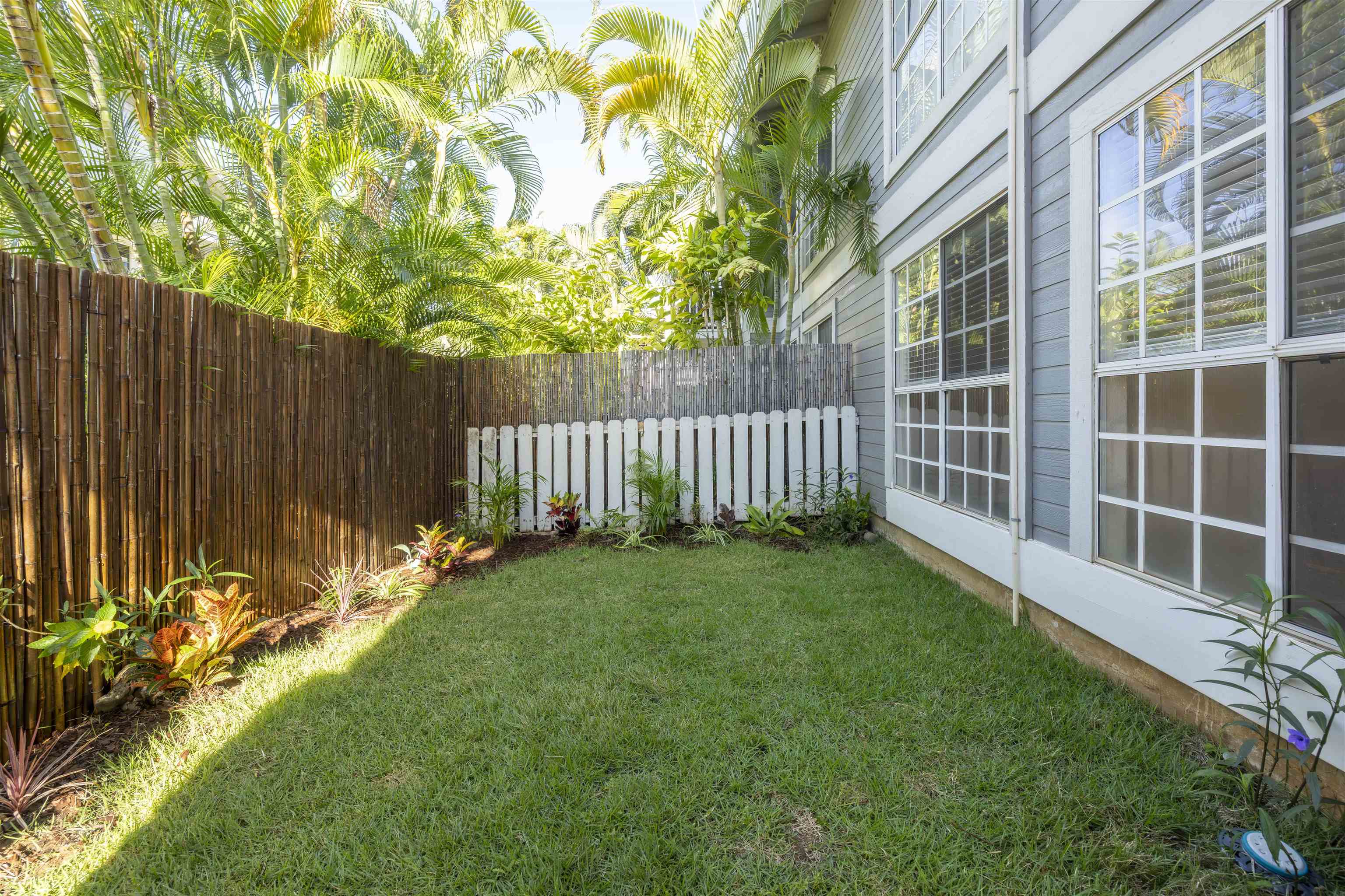 160 Keonekai Rd 8-102