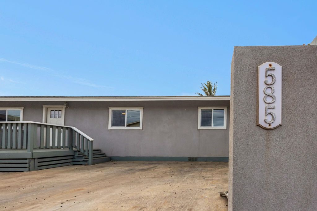 Photo of 585 Linekona Pl, Wailuku, HI 96793 (MLS # 408111)