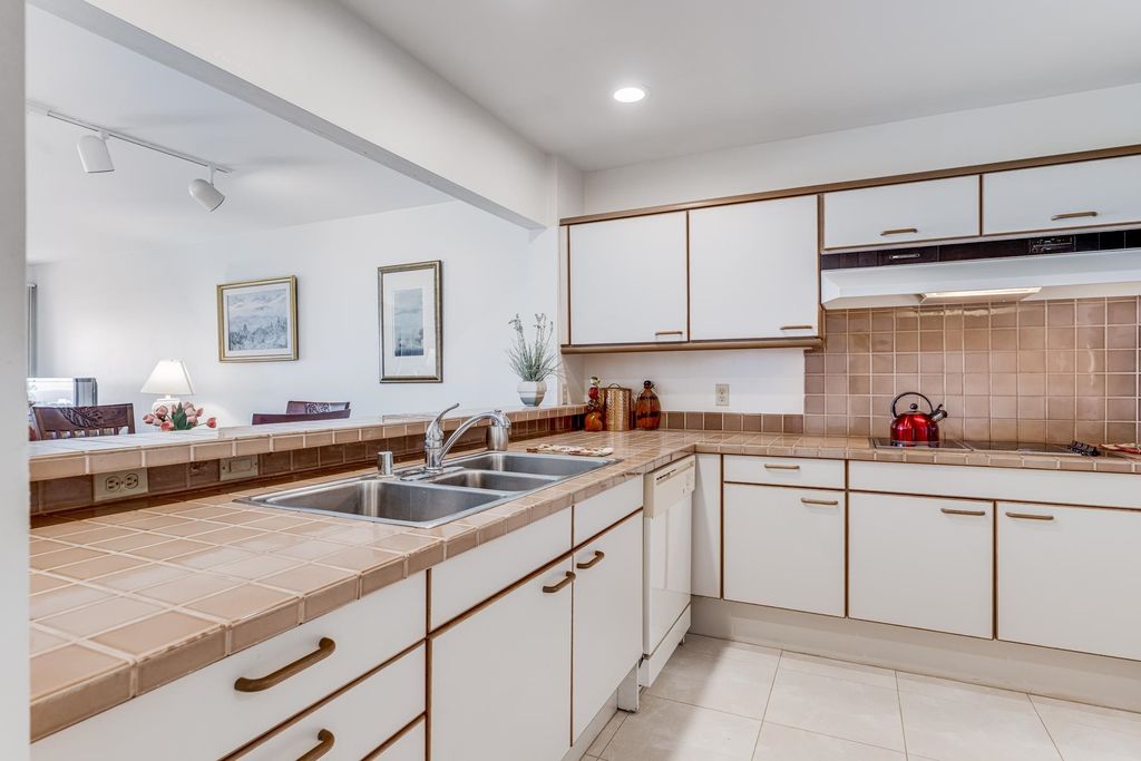 Photo of 50 Puu Anoano St #903, Lahaina, HI 96761 (MLS # 407945)