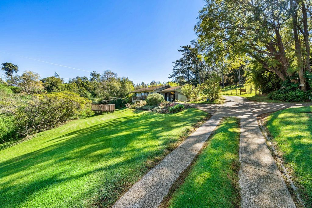 Photo of 154 Cooke Rd #B, Kula, HI 96790 (MLS # 406881)