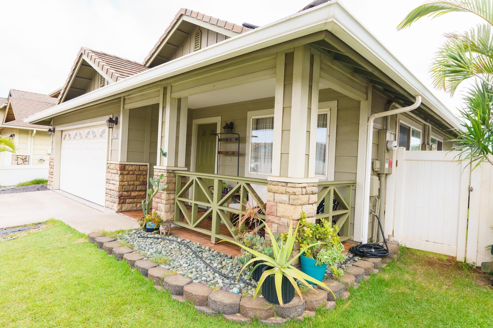 198 Anamuli St