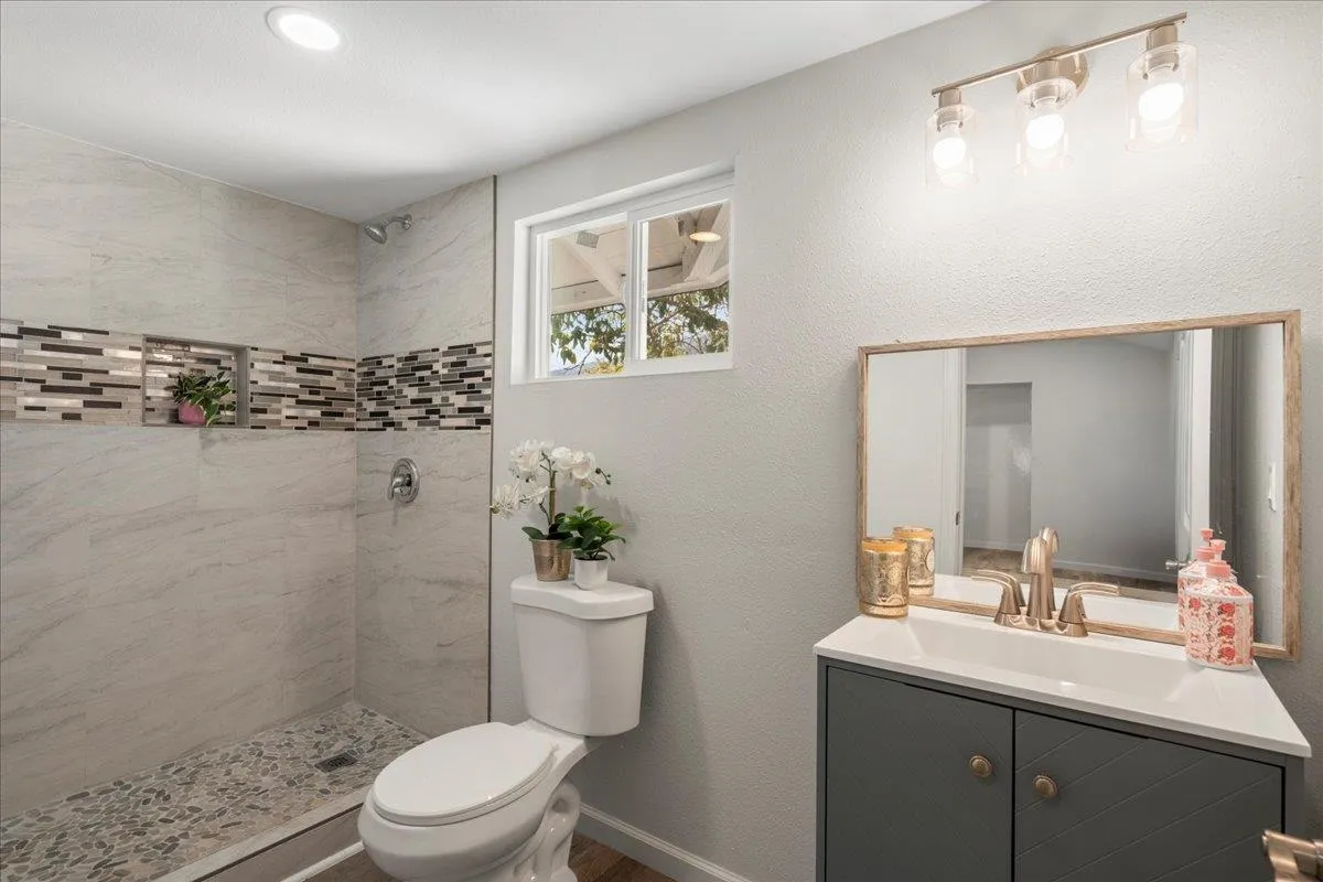 Wailuku, Hawaii 96793, United States, 3 Bedrooms Bedrooms, ,1 BathroomBathrooms,Residential,Active,251532