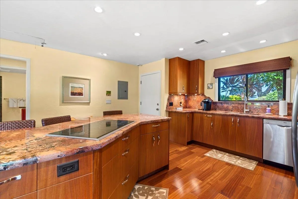 Lahaina, Hawaii 96761, United States, 2 Bedrooms Bedrooms, ,2 BathroomsBathrooms,Residential,Active,142294