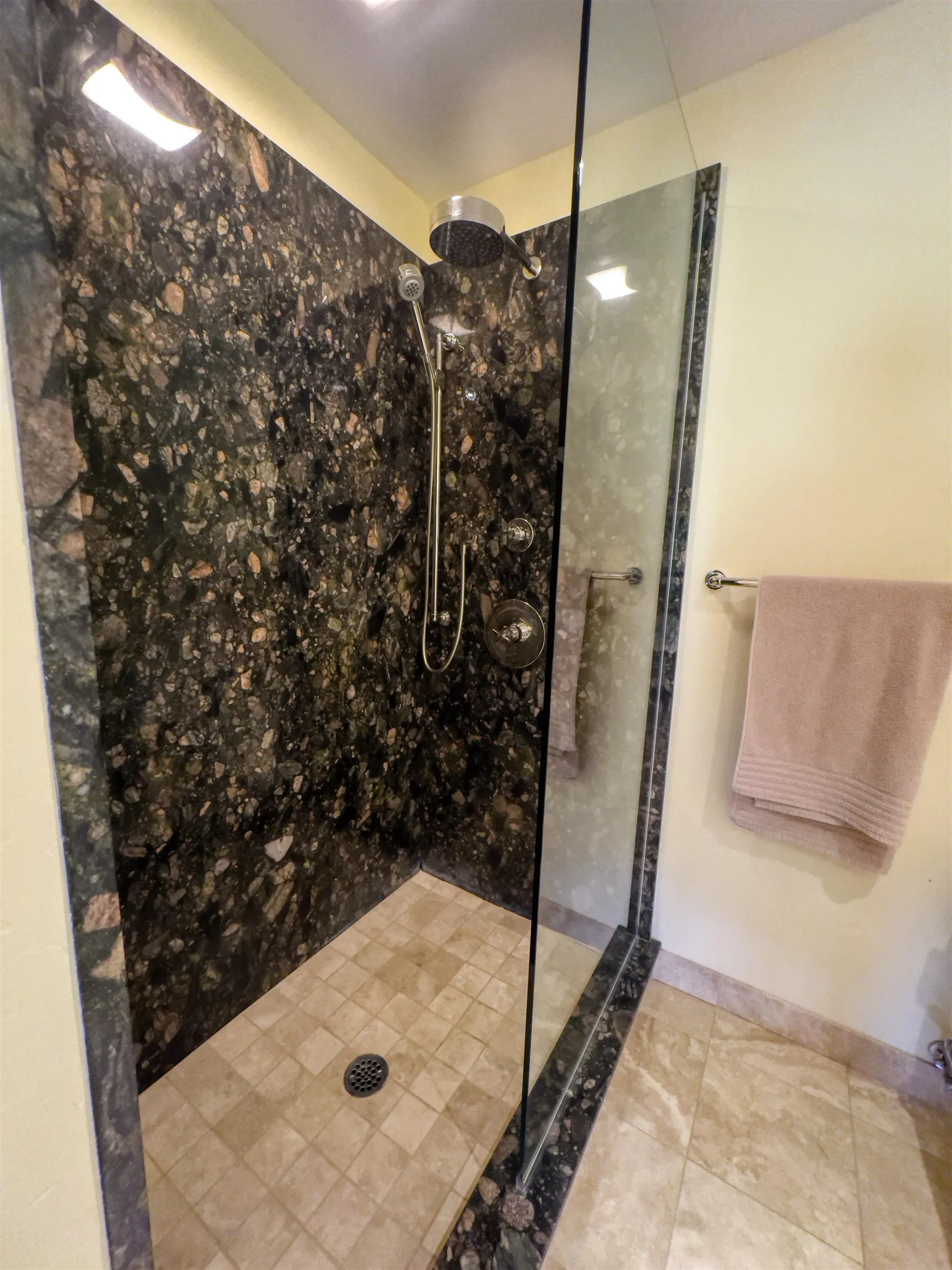 Lahaina, Hawaii 96761, United States, 2 Bedrooms Bedrooms, ,2 BathroomsBathrooms,Residential,Active,142294