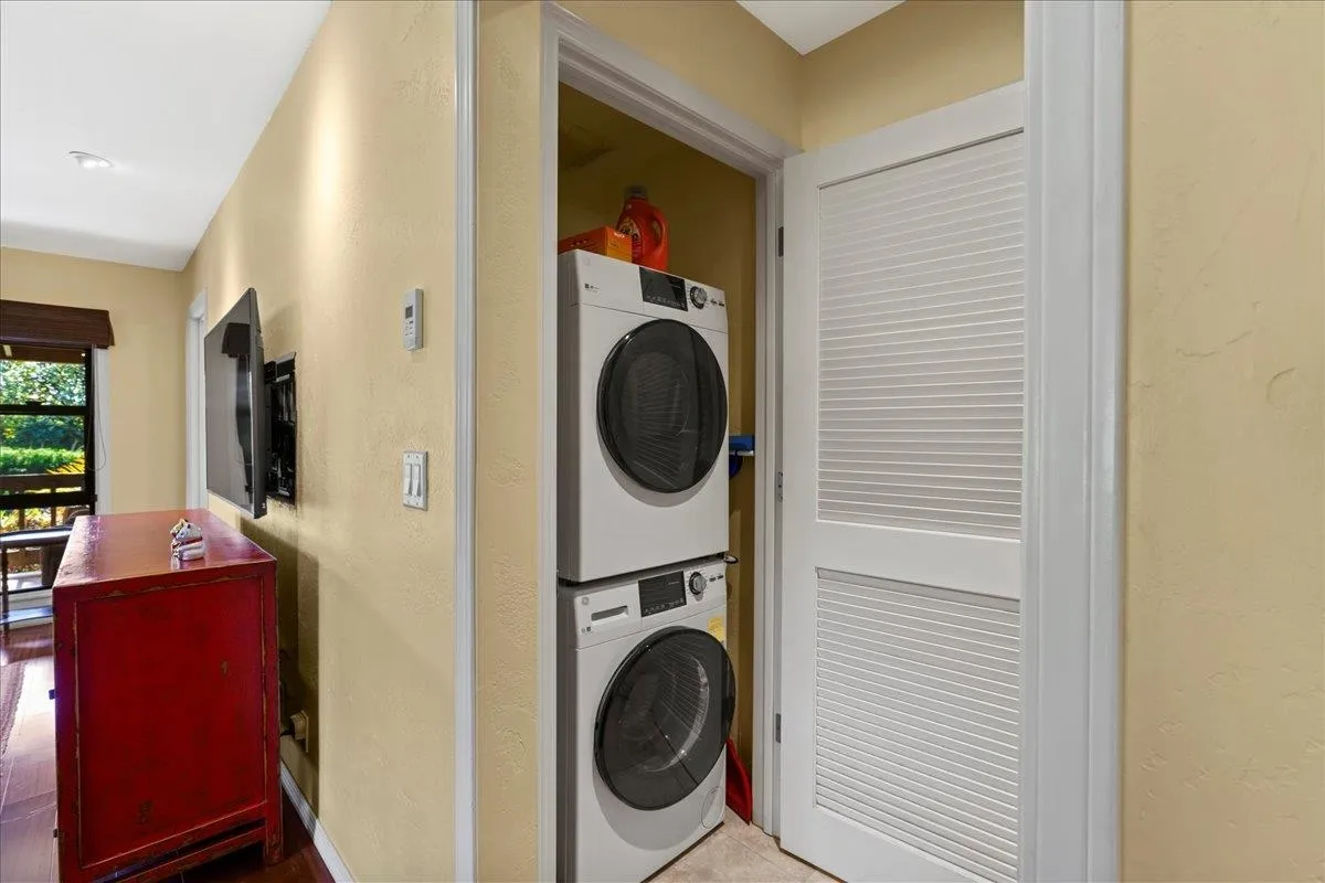 Lahaina, Hawaii 96761, United States, 2 Bedrooms Bedrooms, ,2 BathroomsBathrooms,Residential,Active,142294