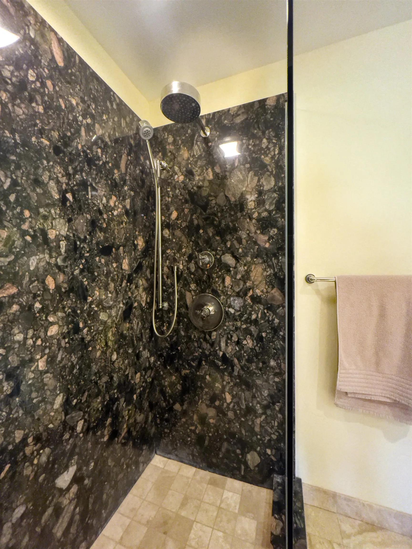 Lahaina, Hawaii 96761, United States, 2 Bedrooms Bedrooms, ,2 BathroomsBathrooms,Residential,Active,142294