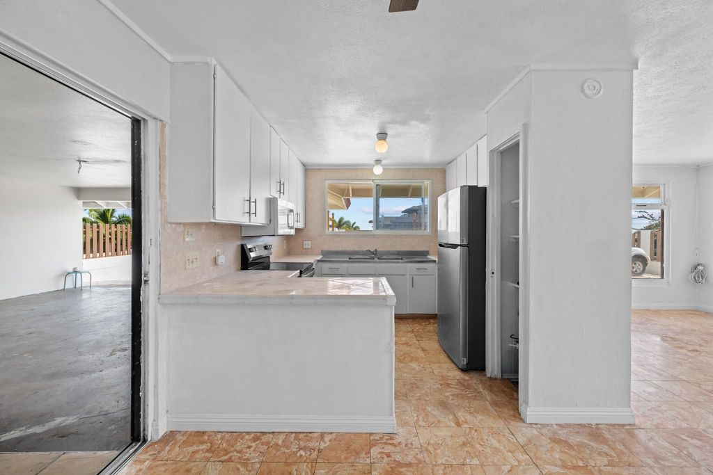 Photo of 709 Kaimana Pl, Kahului, HI 96732 (MLS # 406987)