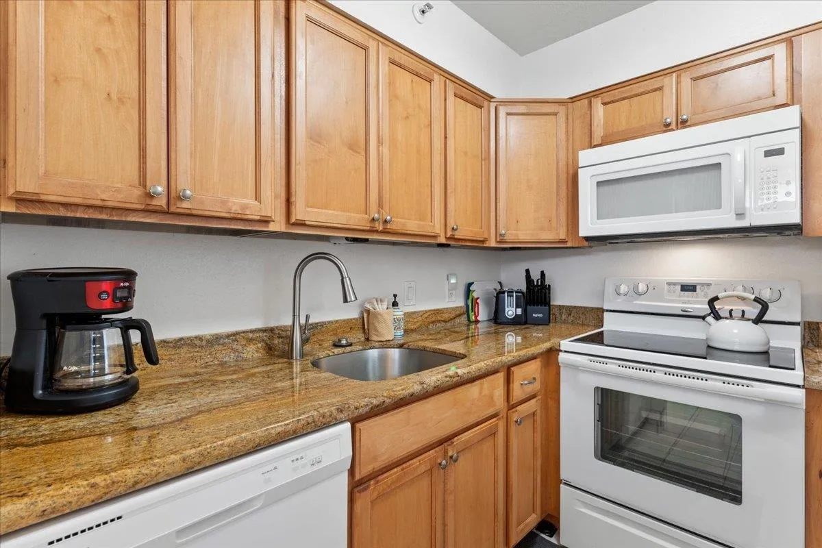 Lahaina, Hawaii 96761, United States, 1 Bedroom Bedrooms, ,1 BathroomBathrooms,Residential,Active,64067