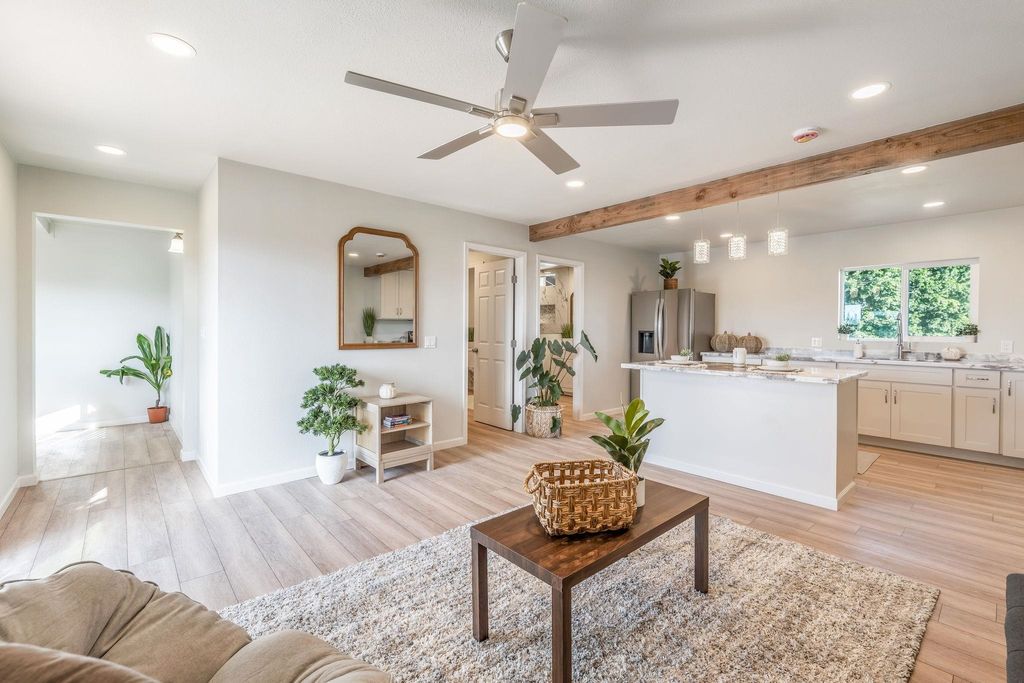 Photo of 180 Hoomoku St, Kahului, HI 96732 (MLS # 407135)