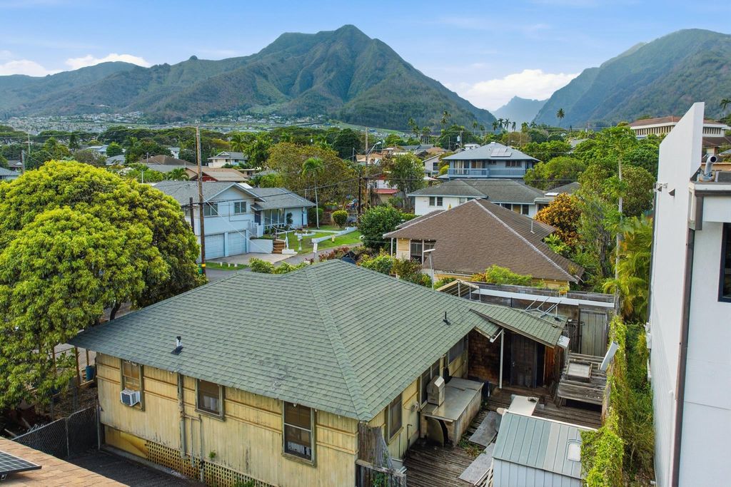 Photo of 1972 Kalawi Pl, Wailuku, HI 96793 (MLS # 407933)