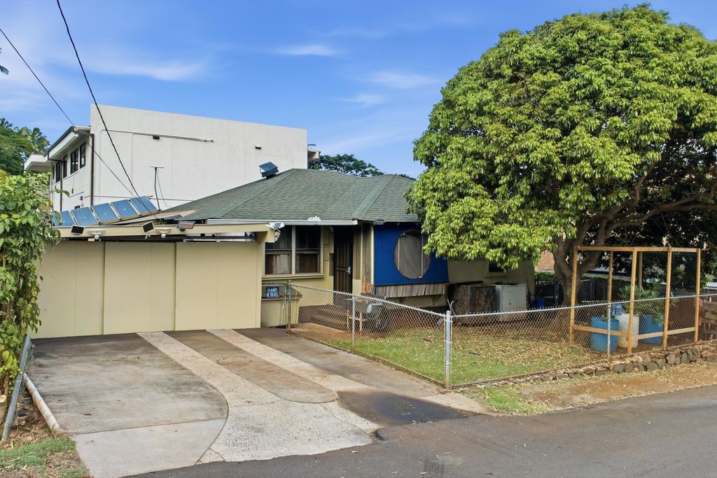 Photo of 1972 Kalawi Pl, Wailuku, HI 96793 (MLS # 407933)