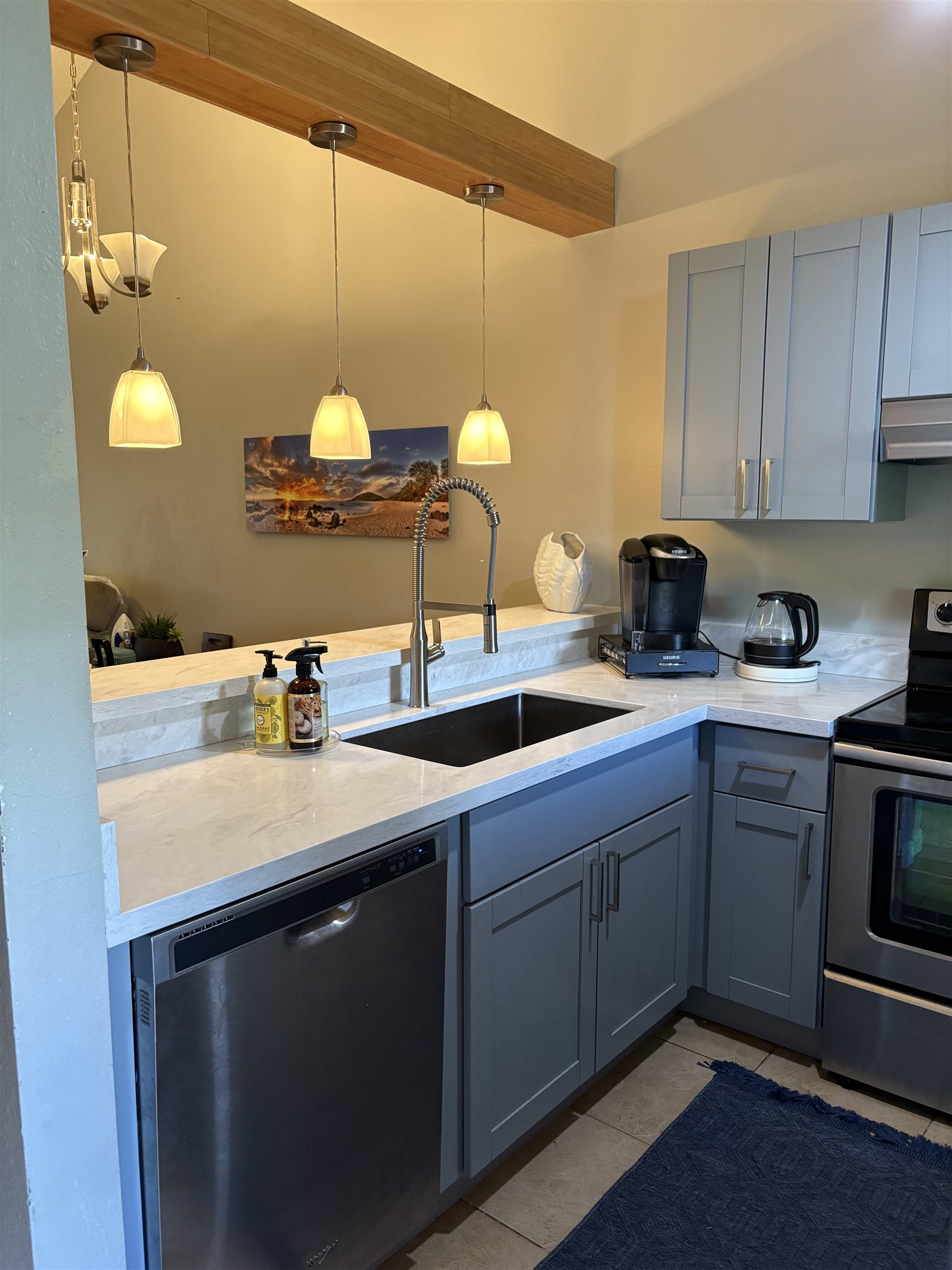 15 Kulanihakoi St 18F