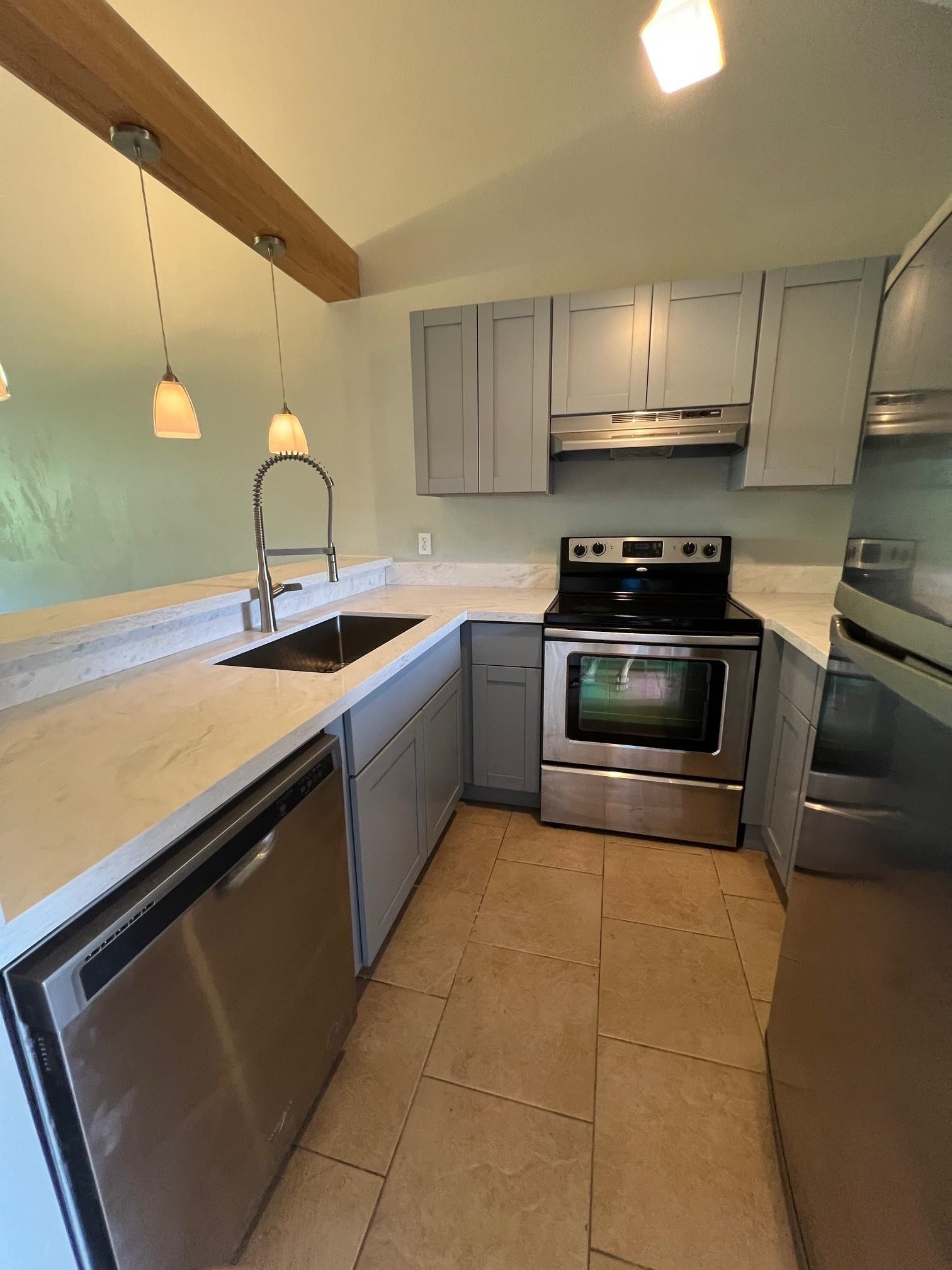 15 Kulanihakoi St 18F