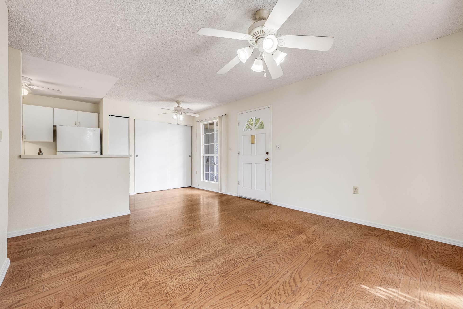 160 Keonekai Rd 8-102