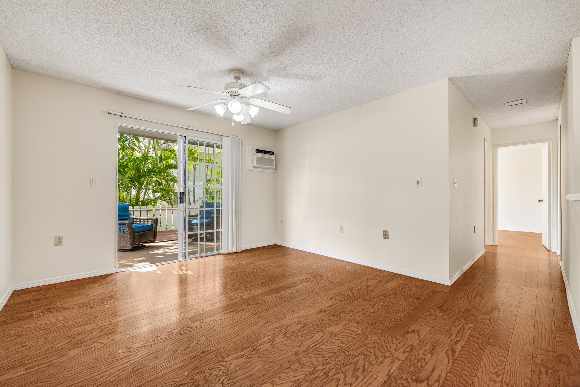 160 Keonekai Rd 8-102