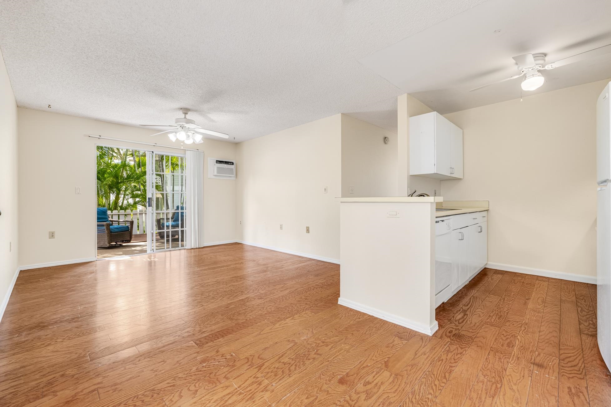 160 Keonekai Rd 8-102